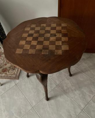 Tavolo con scacchiera