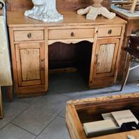 scrivania in legno naturale 