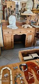 scrivania in legno naturale 
