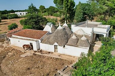 Rustico / Casale di 283 m² con più di 5 locali a A