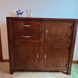Comodini con cassetti e porte