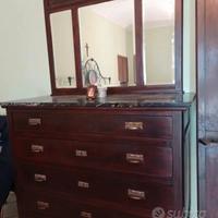 Antico Comò con Specchio