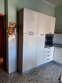 cucina con annessi frigorifero,lavastoviglie .