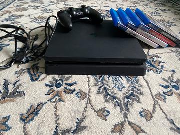 PS4 Slim 500 Gb + 4 giochi