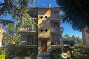 Appartamento con garage e corte, zona Paradiso