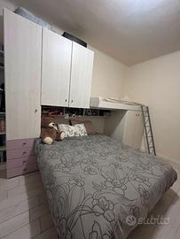 Camera armadio a ponte, letto a castello.
