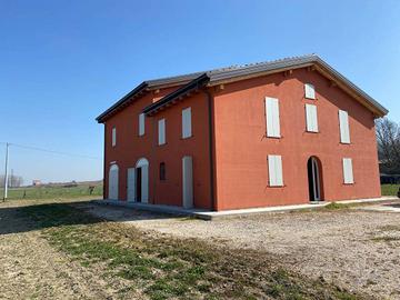 Rustico / Casale di 450 m² con più di 5 locali a T