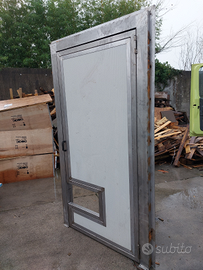 Porta coibentata con telaio in acciaio