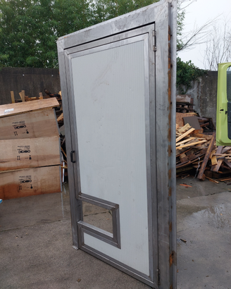 Porta coibentata con telaio in acciaio