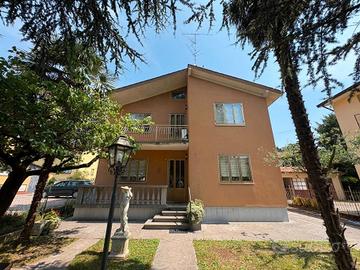 Villa indipendente con giardino