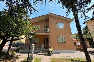 Villa indipendente con giardino