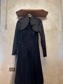 vestito lungo nero con copri spalle