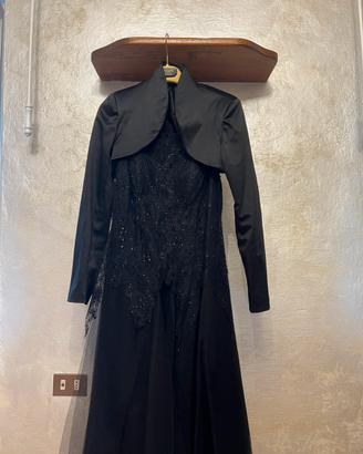 vestito lungo nero con copri spalle