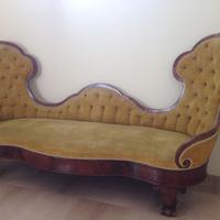 Divano IXX secolo in noce tappezzato in velluto