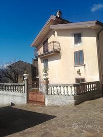 Vendita casa indipendente su tre livelli