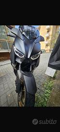 YAMAHA XMAX 300 NERO OPACO