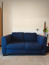 Divano 2 posti blu con copridivano