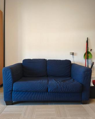 Divano 2 posti blu con copridivano