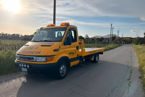 Carroattrezzi iveco daily patente b
