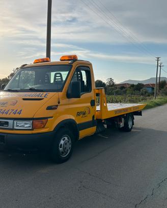 Carroattrezzi iveco daily patente b