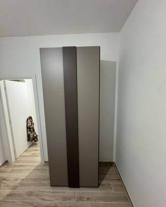 Camera con Armadio due ante letto e comodini