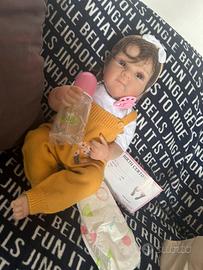 Bambola realistica in vinile