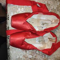 Danza punte di colore rosso