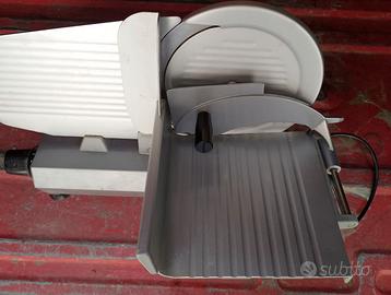 Affettatrice da 30 cm in alluminio c e x negozio