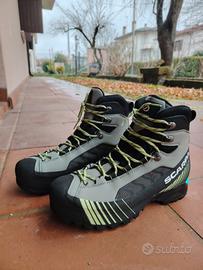 Scarpone da trekking/alpinismo veloce la SCARPA

