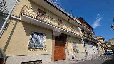 PALAZZO A FRATTAMAGGIORE