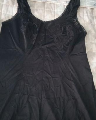 Camicia da notte in  raso e pizzo nera