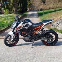 KTM Duke 125 Akrapovic omologato 