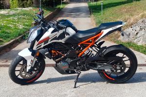 KTM Duke 125 Akrapovic omologato 