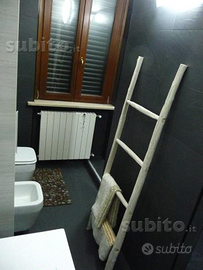 Scala bianca per bagno