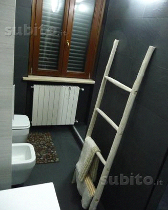 Scala bianca per bagno