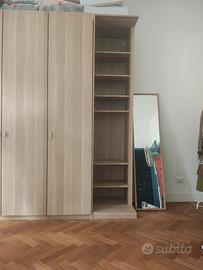 angolo armadio pax Ikea con ripiani 