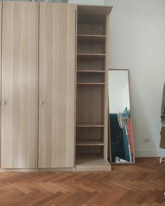 angolo armadio pax Ikea con ripiani 