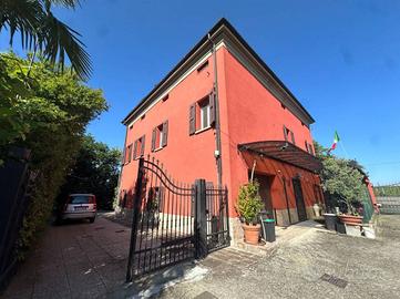 Villa di 340 m² con più di 5 locali e box auto a M
