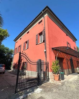 Villa di 340 m² con più di 5 locali e box auto a M