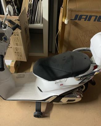 Scooter Elettrico per Bambini 12V con Licenza Piag