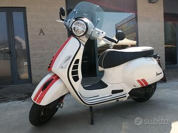 Piaggio Vespa 300 GTS hpe SUPER RACING SIXTIES