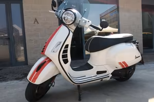 Piaggio Vespa 300 GTS hpe SUPER RACING SIXTIES
