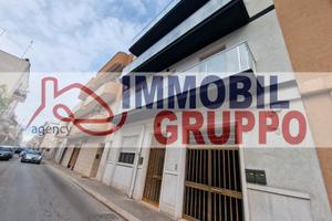 Piano rialzato con veranda zona via barletta