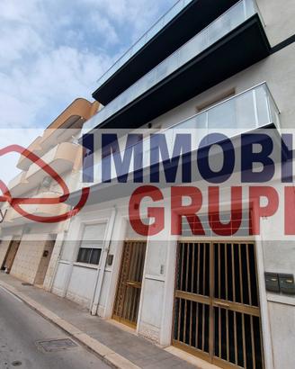 Piano rialzato con veranda zona via barletta