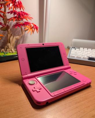 Nintendo 3DS XL + Super Mario 3D Land