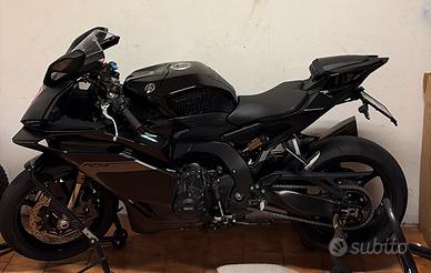 Yamaha r9