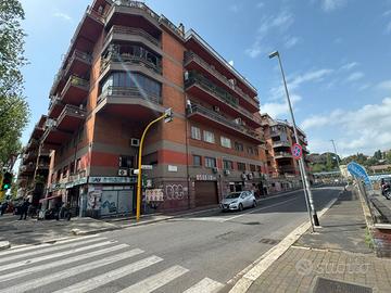 Magliana - locale commerciale ad uso investimento