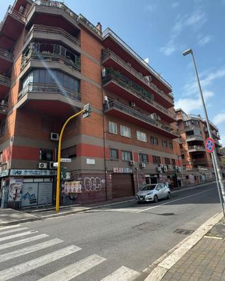 Magliana - locale commerciale ad uso investimento
