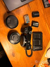 Sony a6000 + kit lens + ttartisan 35mm + accessori