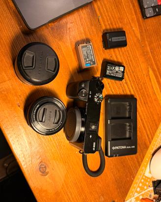 Sony a6000 + kit lens + ttartisan 35mm + accessori